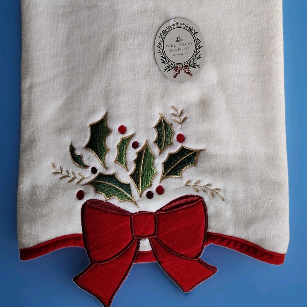 Wellesley Manor Christmas Decor Bath Towel 16x28 Embroidered Holly Red Bow NWT